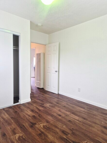 Building Photo - 9943 Catawba Ave