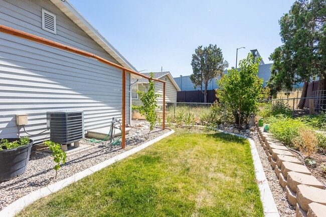 Building Photo - Central Single Family Home