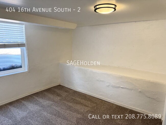 Building Photo - 404 16th Ave S