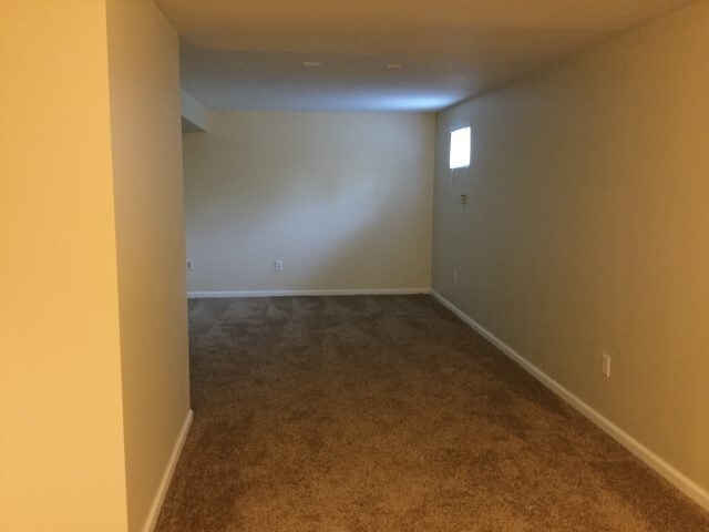 Building Photo - 105 Paddock Ln