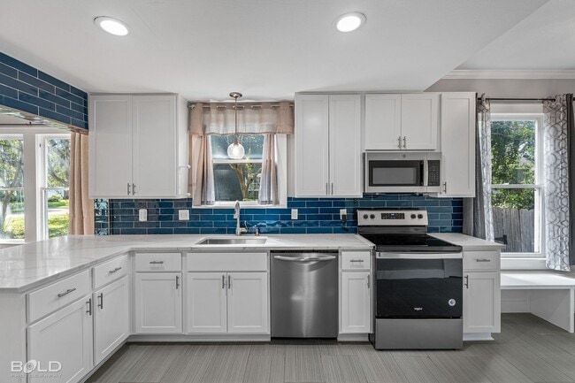 Building Photo - Check Out this 3 bed 2 bath!!