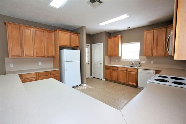 Building Photo - NICE 3 BEDROOM 2.5 BATH HOME IN HUMBLE