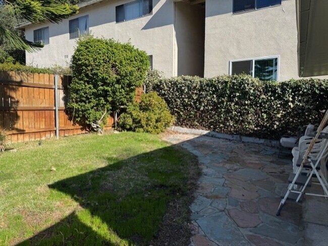 Building Photo - One bedroom, one bath in La Crescenta
