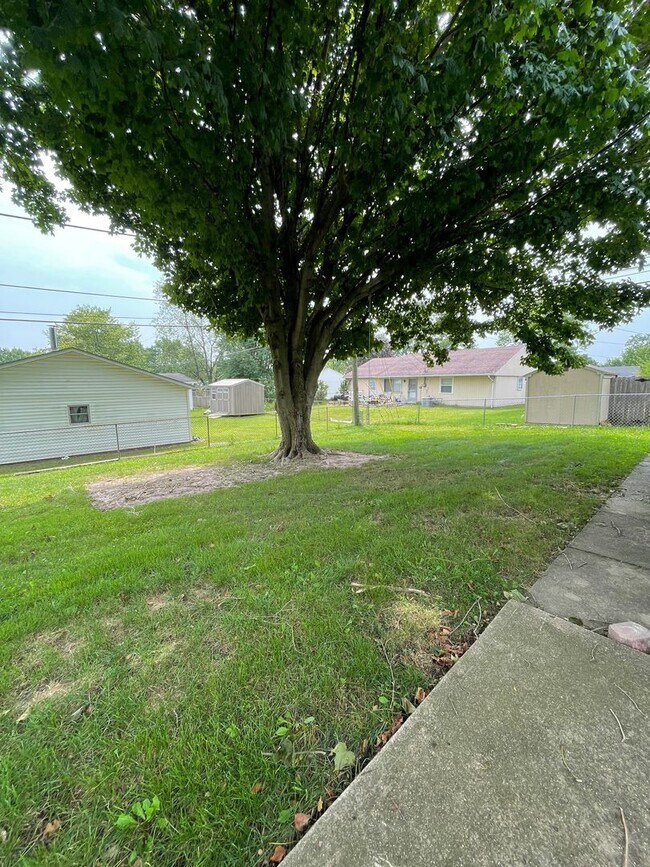 Building Photo - 4-Bedroom Home on the South Side - Available In May