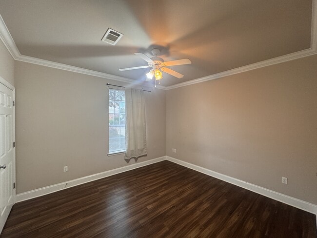 Building Photo - 900 Dean Lee Dr
