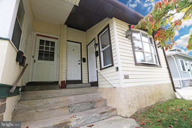 Building Photo - 502 11th Ave