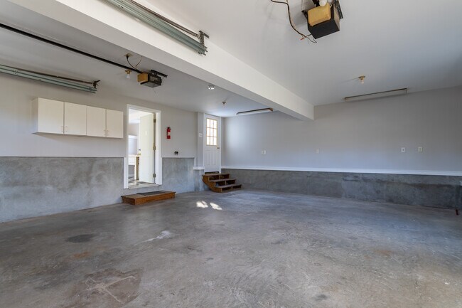 Building Photo - 4 Pheasant Ct