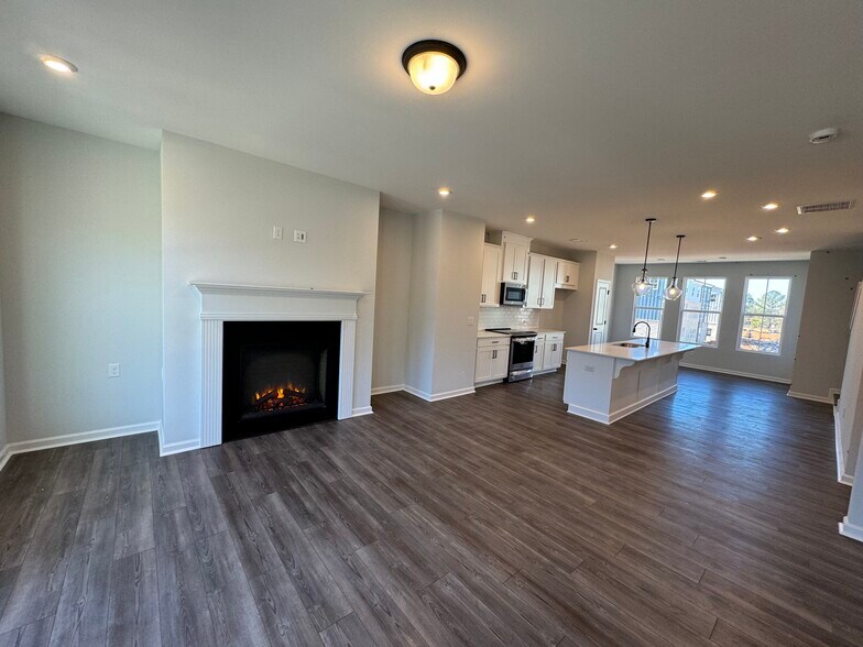 Building Photo - 817 Cameron Trl