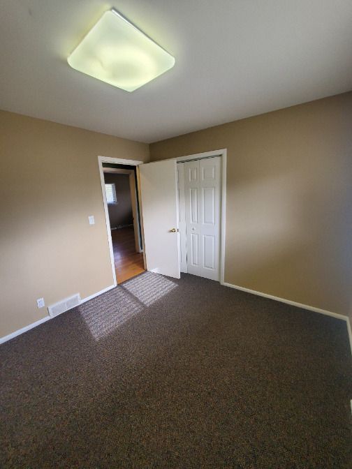 Building Photo - 8862 N Malibu Dr