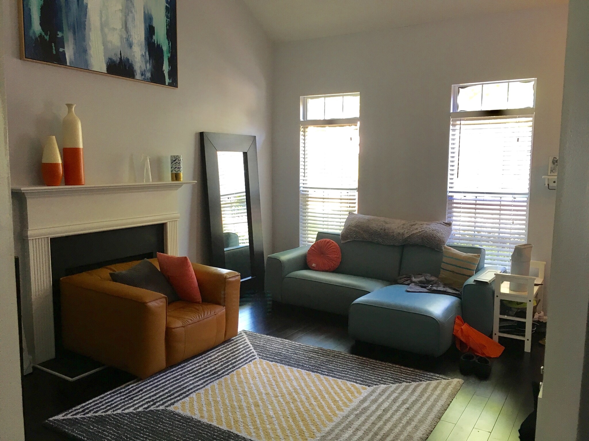 2 story living room - 1465 Gates Cir SE