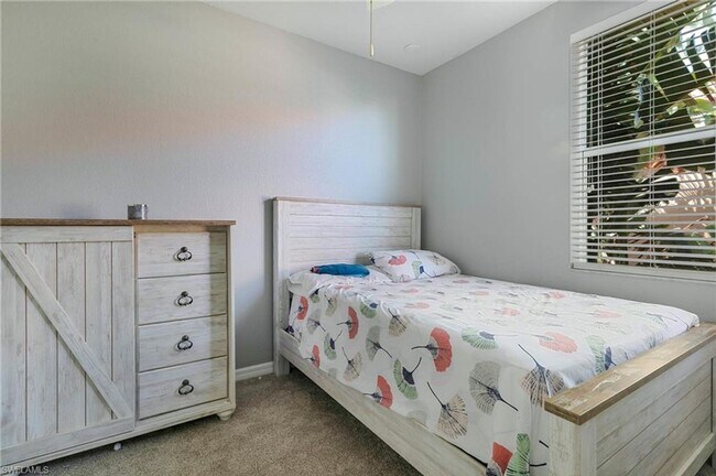 Building Photo - ** 4 Bed/3.5 Bath Single Family ~ 2 Car Garage Single Family Home ~ Lake Views **