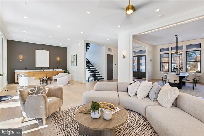 Building Photo - 4428 Albemarle St NW