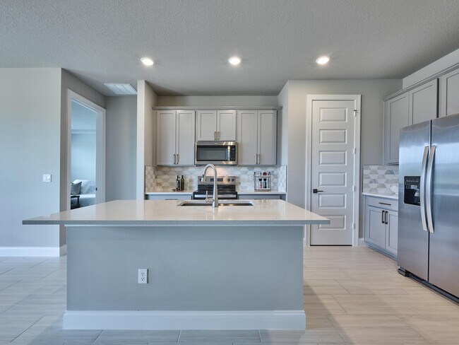 Building Photo - 8960 Dahlia Cir