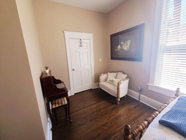 Building Photo - Furnished Lower Town Cottage in Lower Town...