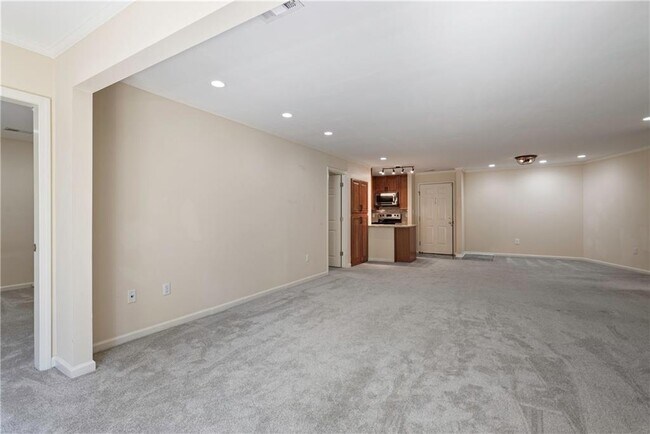 Building Photo - 25309 Plantation Dr NE