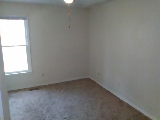 Building Photo - 355 W Oak Ave