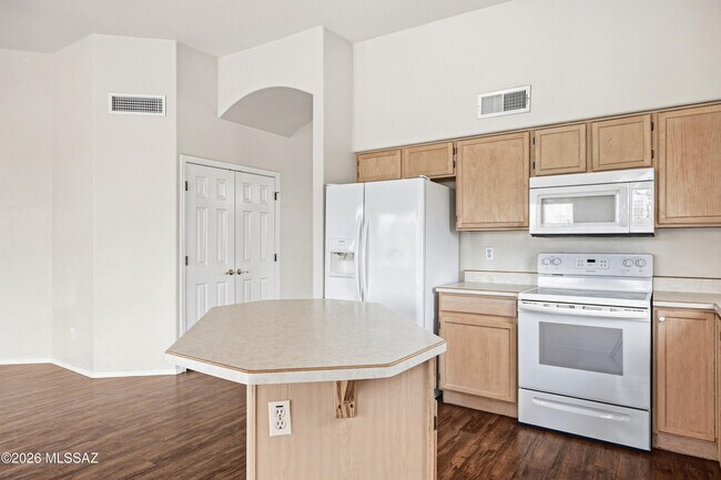 Building Photo - 1342 W Hopbush Way