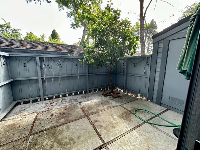 Building Photo - Spacious 3 Bed 2.5 Bath in Newark!