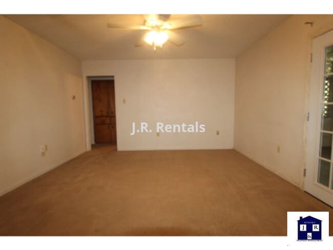 Building Photo - 1903 Wayne St