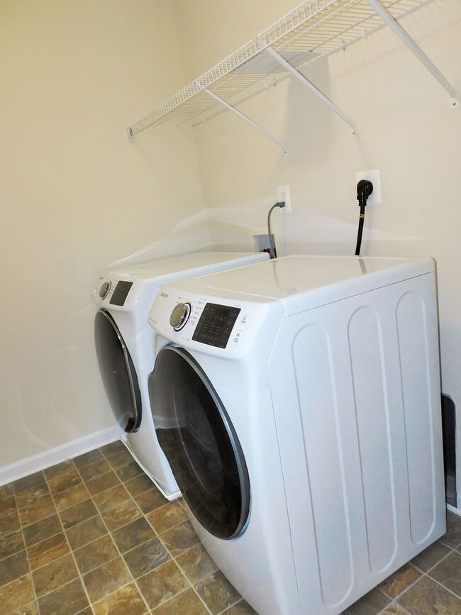 Building Photo - 23363 Marview Ct