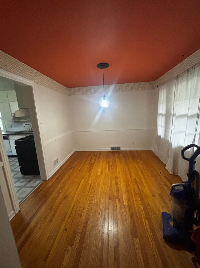 Building Photo - 2081 W Riverview Ave