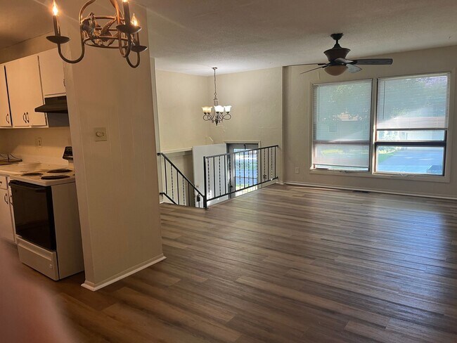 Building Photo - 3 BEDROOM 1 FULL BATH HOME WITH LIVING ROOM & REC ROOM, SINGLE GARAGE AND LARGE BACKYARD