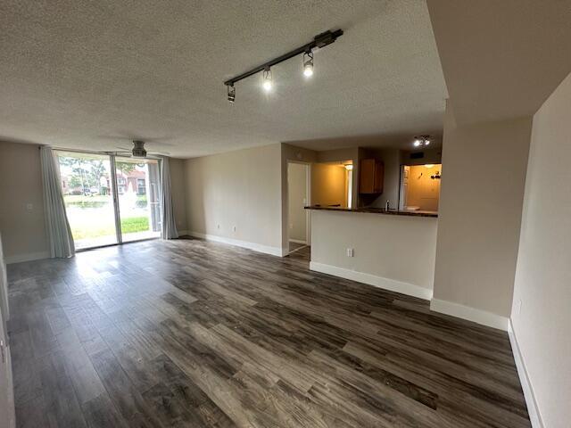 Building Photo - 7824 Sonoma Springs Cir