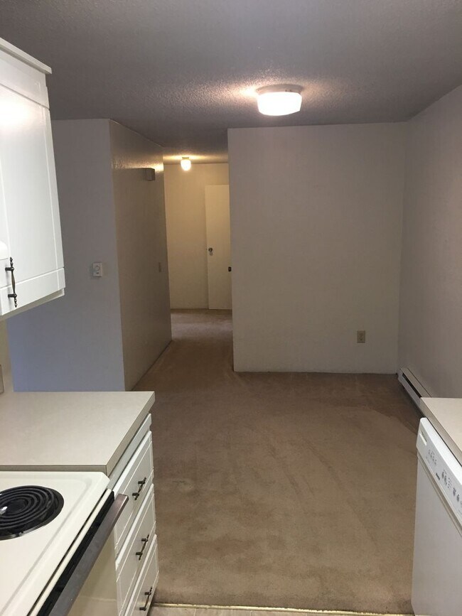 Building Photo - Newly remodeled - 2 Bed, 1 Bath apartment ...