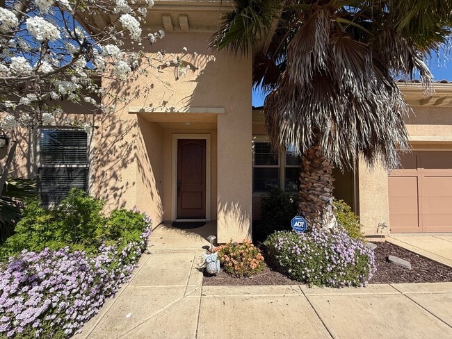 Building Photo - Lake front single story home in gated community!