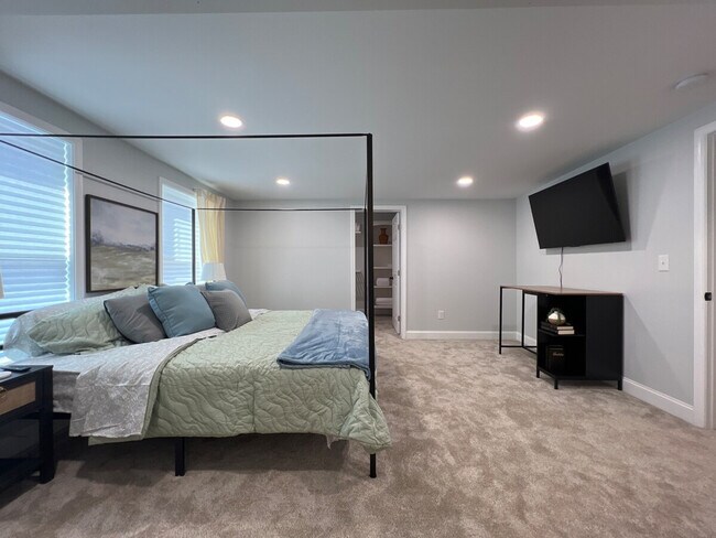 Building Photo - 24 Seth St