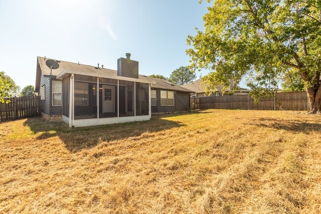 Building Photo - 3 Bed | 2 Bath in Broken Arrow!
