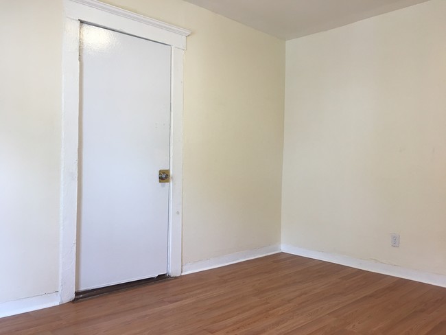 Building Photo - 86 Adeline St