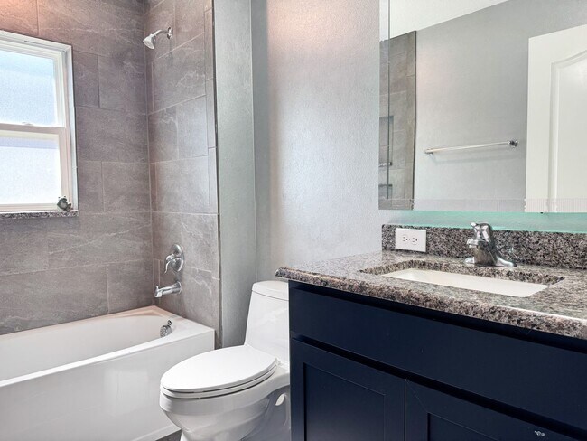 Building Photo - LAKE FRONT BRAND NEW Beautiful 3 bedroom on Lake Toho!