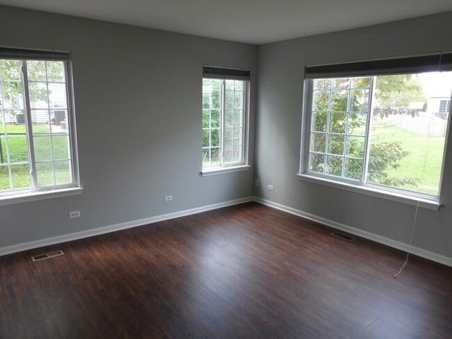 Building Photo - 4676 Magnolia Ln