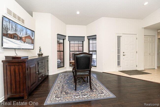 Building Photo - 7086 Danbrooke Ct