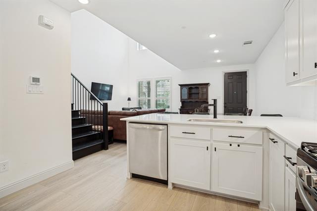 Building Photo - 420 Parkside Dr