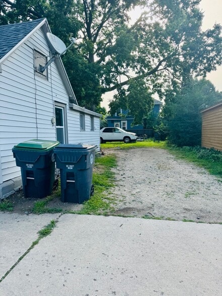 Off Street Parking Spot - 1220 Moore St