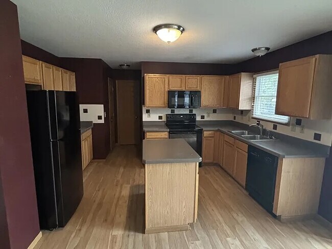 Building Photo - 8629 Fernbrook Dr