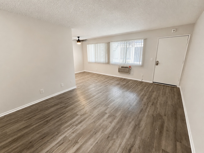 Interior Photo - 18424 Halsted Avenue