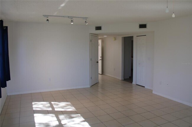 Building Photo - 2602 Waterford Way