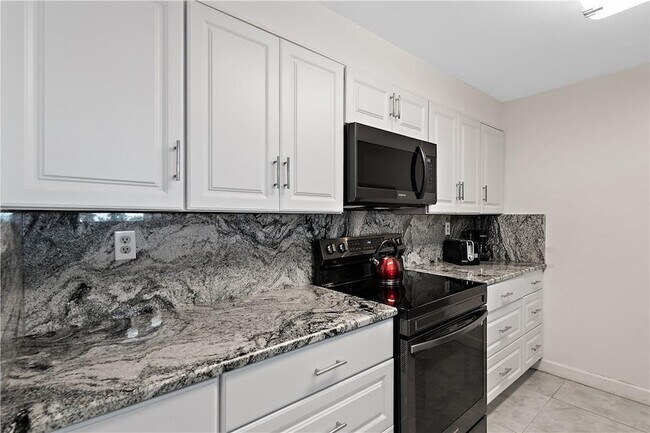 Building Photo - 95 N Birch Rd