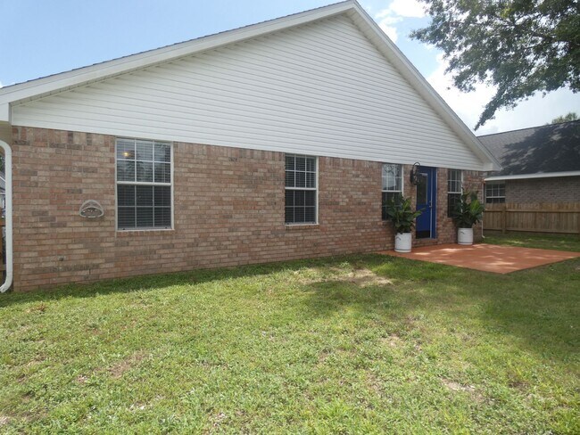 Building Photo - Charming Brick Home - Stonebrook