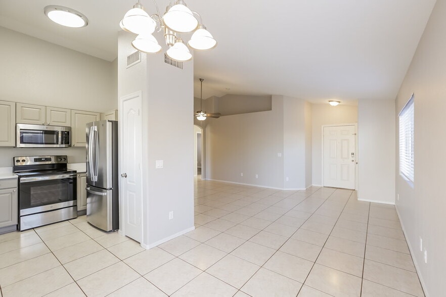 Building Photo - 2838 S 64th Dr