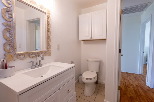 Building Photo - 4106 Temprano Dr