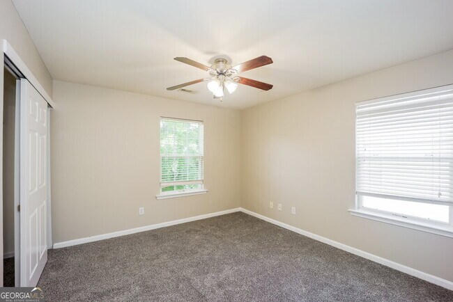 Building Photo - 30 Timber Ln