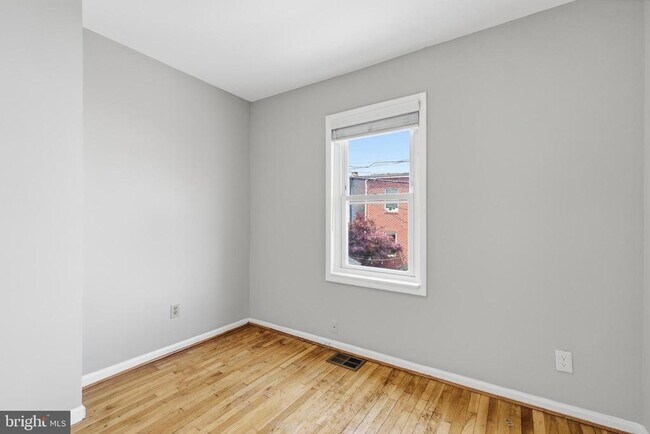 Building Photo - 1230 Wylie St NE
