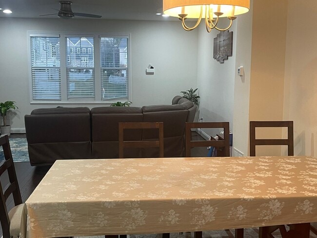 Building Photo - 10516 Seneca Falls Pl