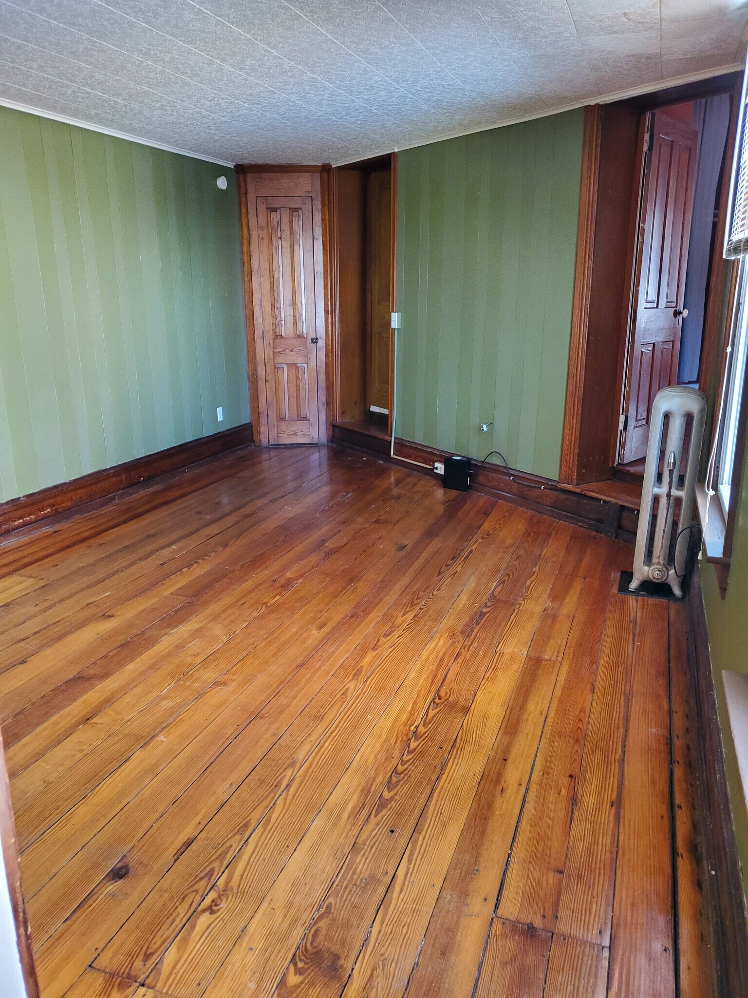 Building Photo - 18 E Main St