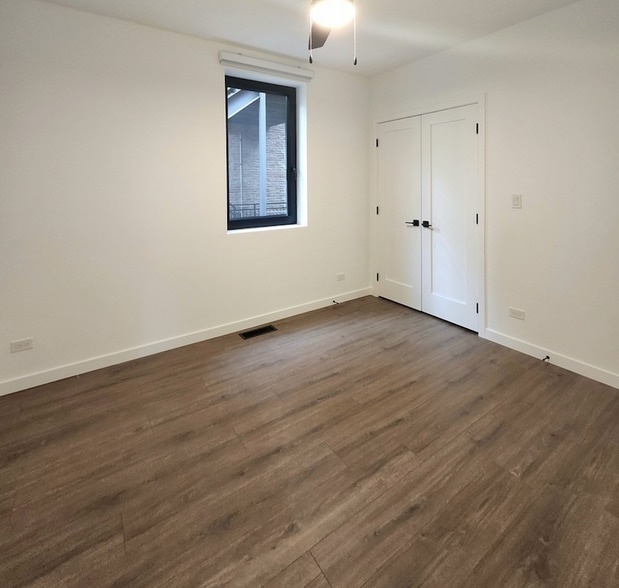 Building Photo - 3710 N Kenmore Ave