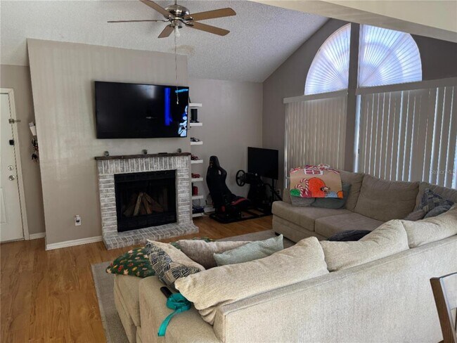 Building Photo - 655 Magic Ct